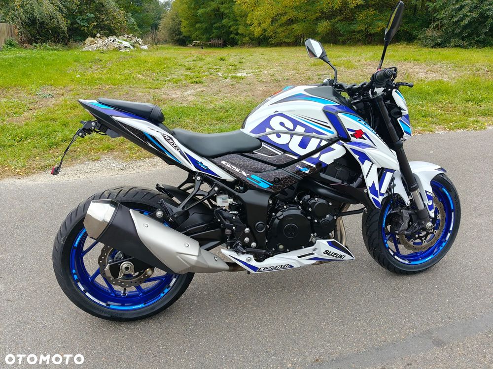 Suzuki GSX - 19