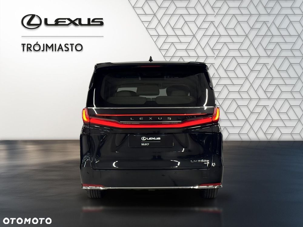 Lexus LM - 5