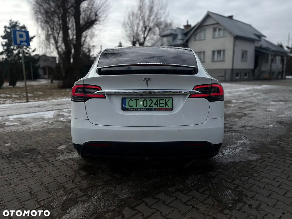 Tesla Model X - 8