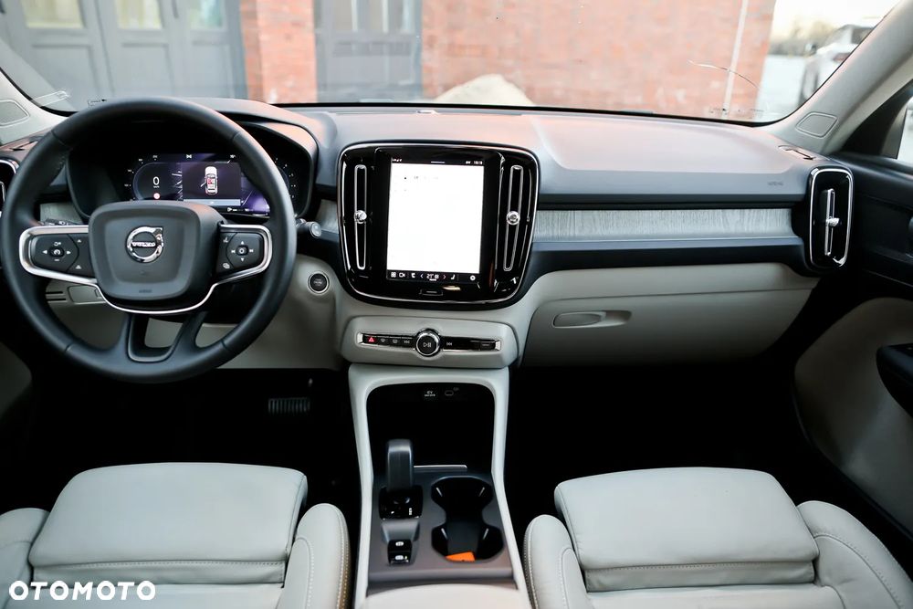 Volvo XC 40 B4 B AWD DKG Ultimate Bright - 21