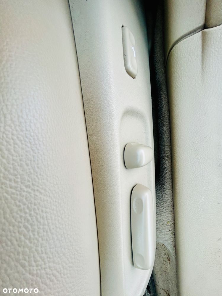 Toyota Avensis 2.2 D-4D Prestige - 25