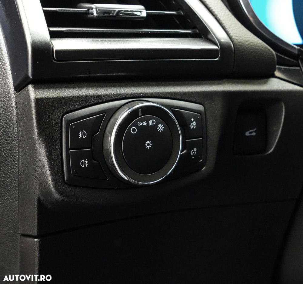 Ford Mondeo 2.0 HEV Titanium - 26