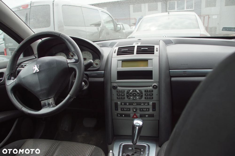 Auto na części - Peugeot 407 SW 2.0 HDI 136 KM RHR 4HP20 EZW 2005R Silnik Skrzynia Drzwi Maska Błotnik Klapa Zderzak Lampa Lusterko Klamka Szyba Panorama Deska Kokpit Sterownik Moduł Czujnik Licznik Wyświetlacz Panel Kierownica - 16