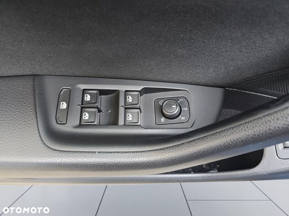 Volkswagen Passat Variant 2.0 TDI EVO Essence DSG - 18