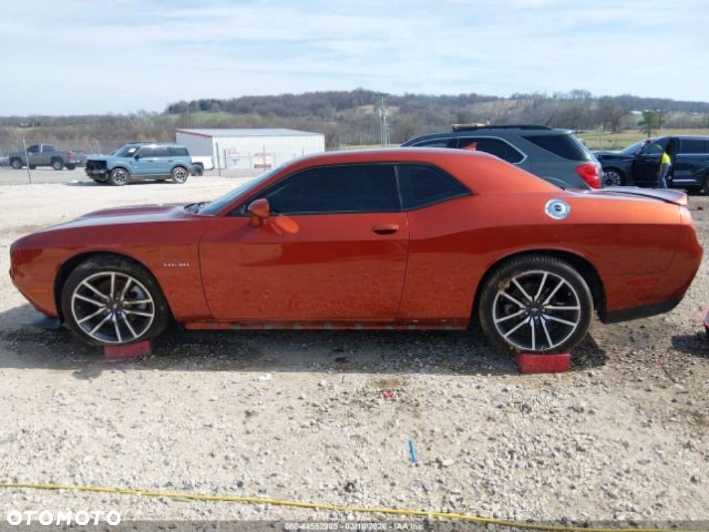 Dodge Challenger - 2