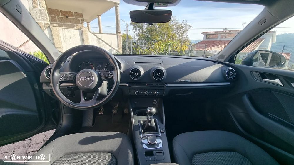 Audi A3 Limousine 1.6 TDI Business Line Attraction - 8