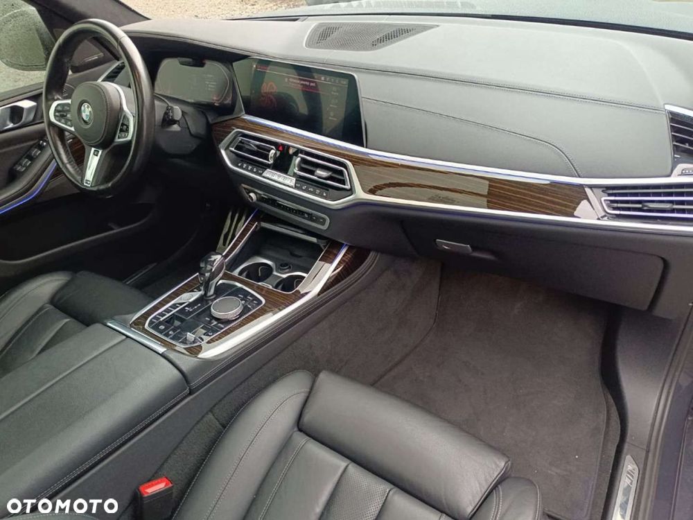 BMW X7 - 27
