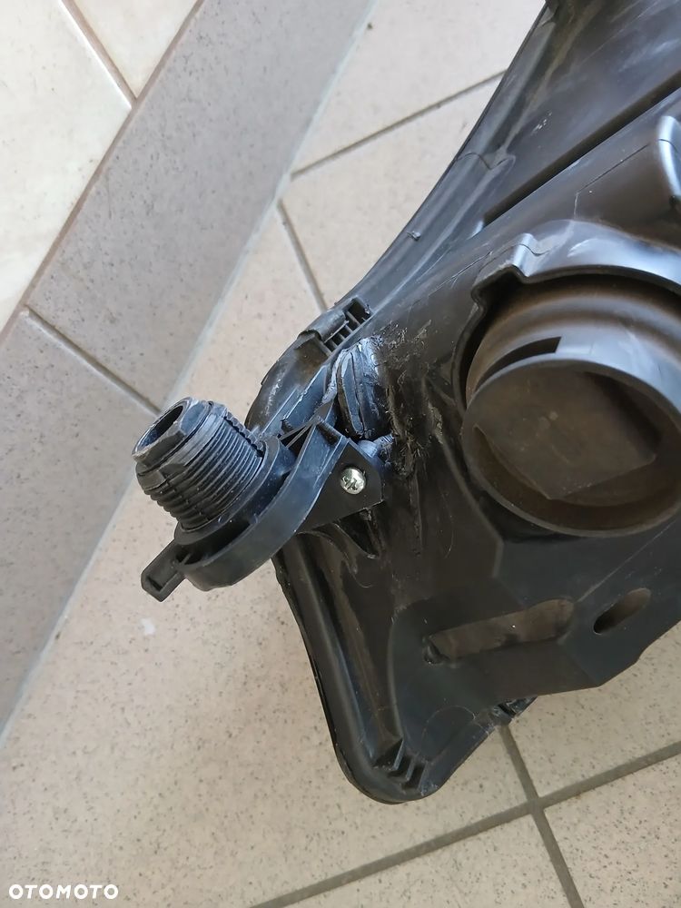 Audi A4 B9 8W Lampa Przednia lewa Xenon  8W0941005 - 8