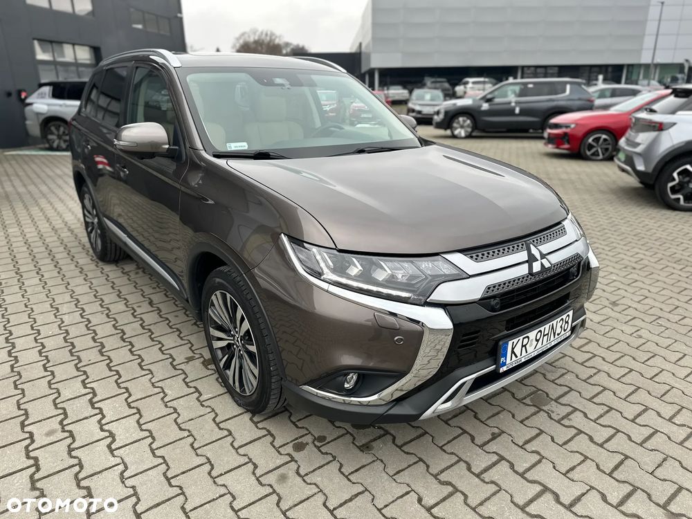 Mitsubishi Outlander 2.0 Instyle + 4WD CVT - 3