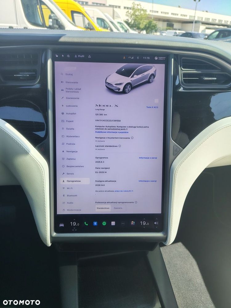 Tesla Model X - 26