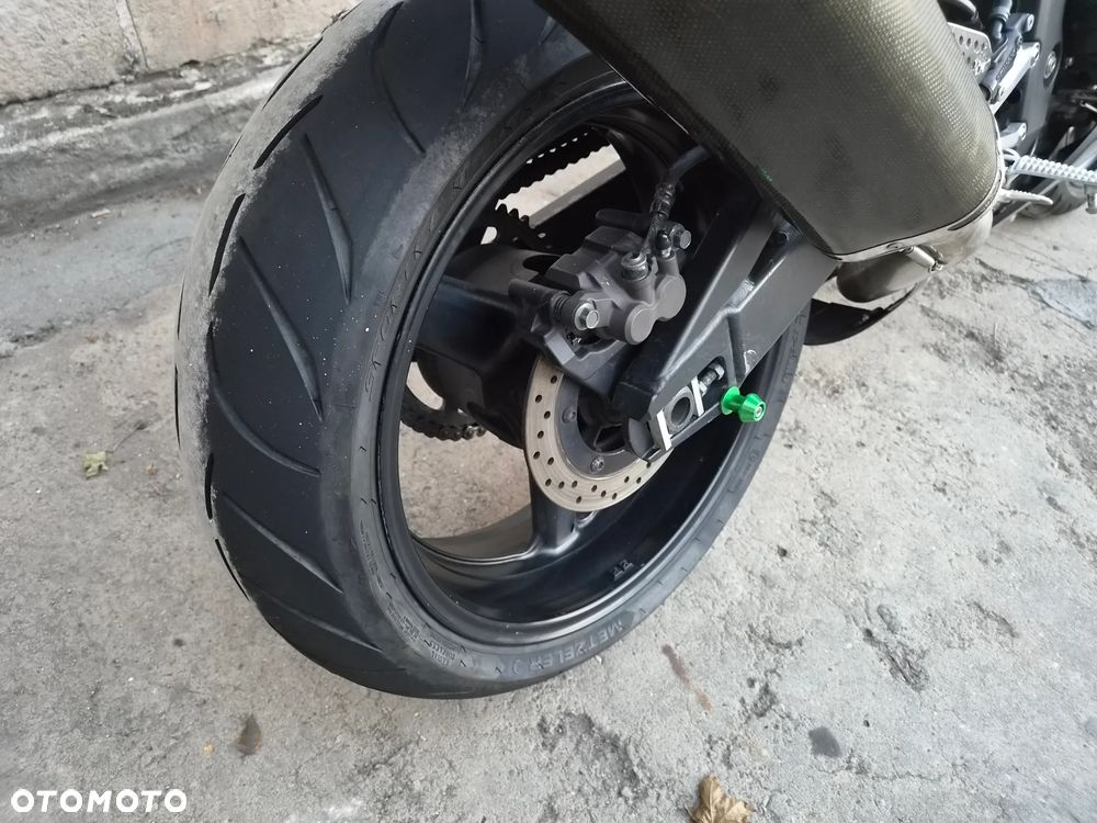 Yamaha R1 - 6