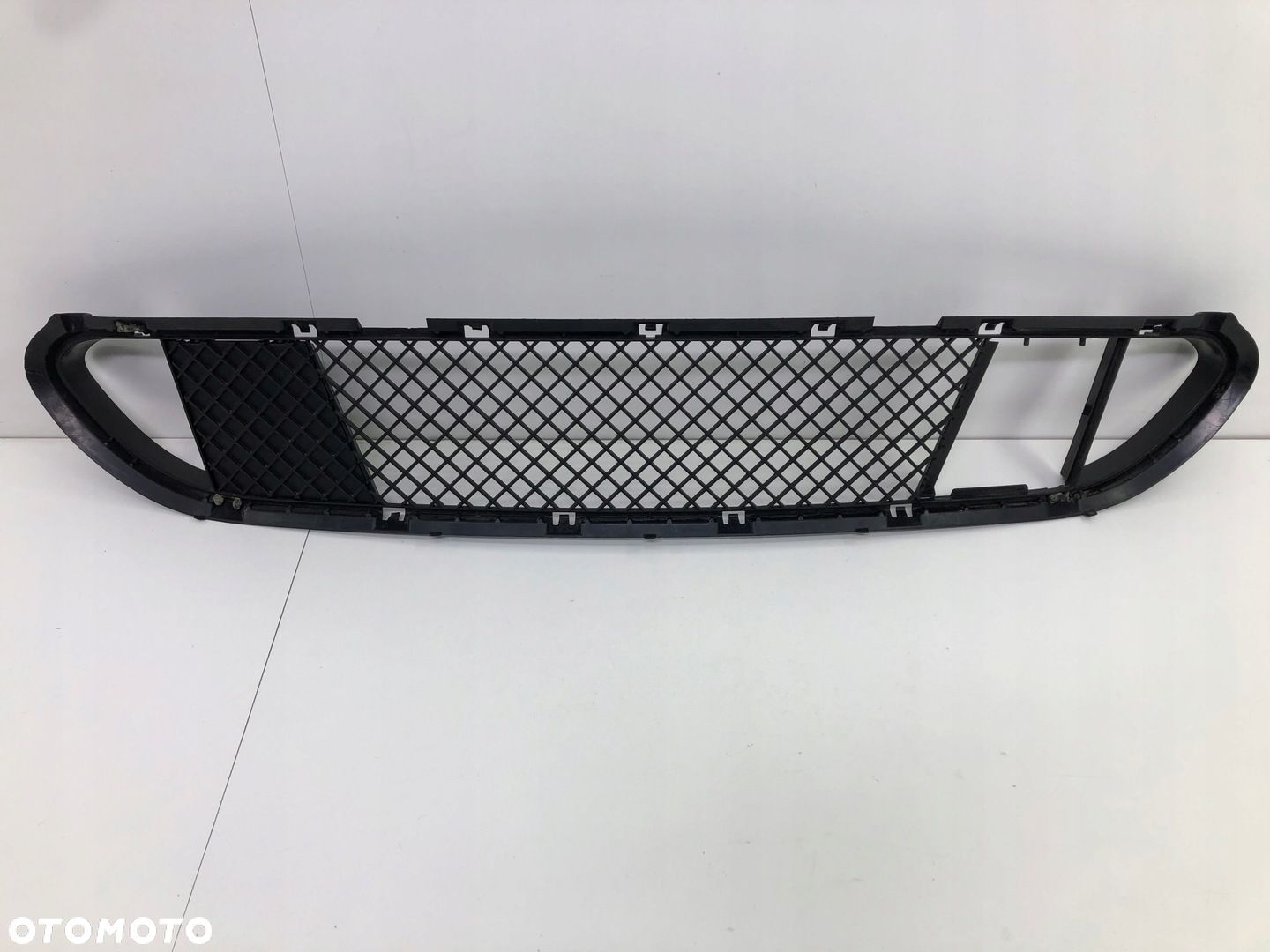 BMW E60 E61 KRATKA ZDERZAKA PRZÓD ŚRODKOWA M-PAKIET 7896586 - 1