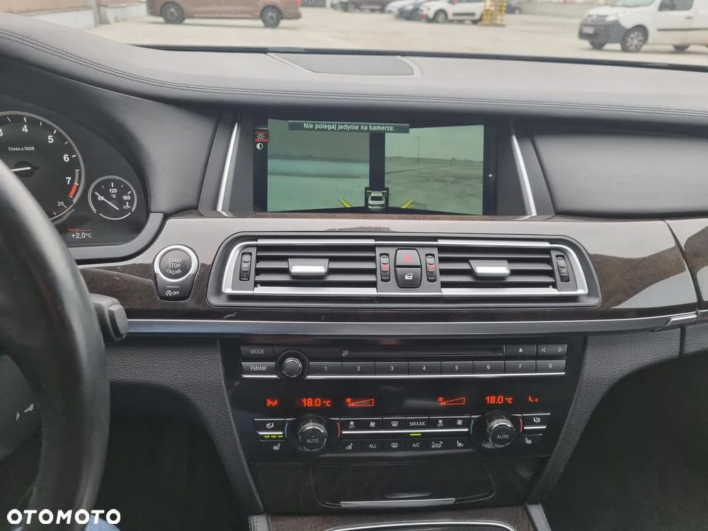 BMW Seria 7 750i xDrive - 20