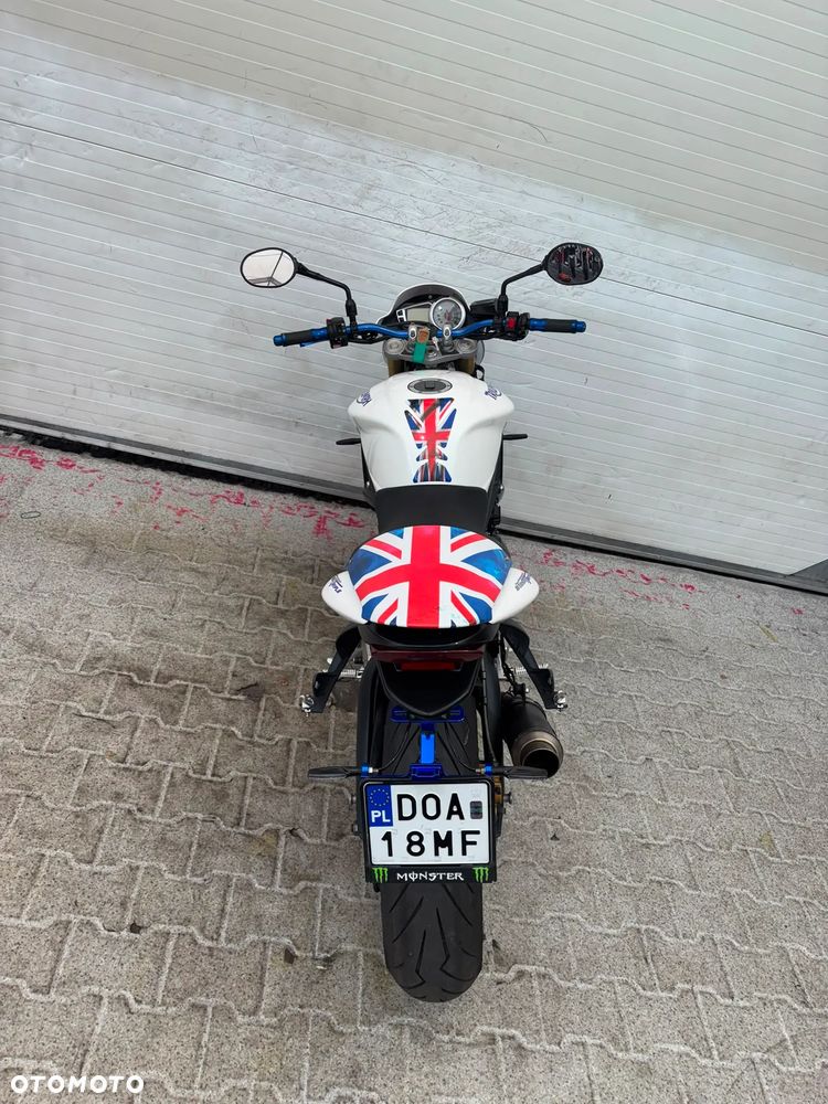 Triumph Street Triple - 33