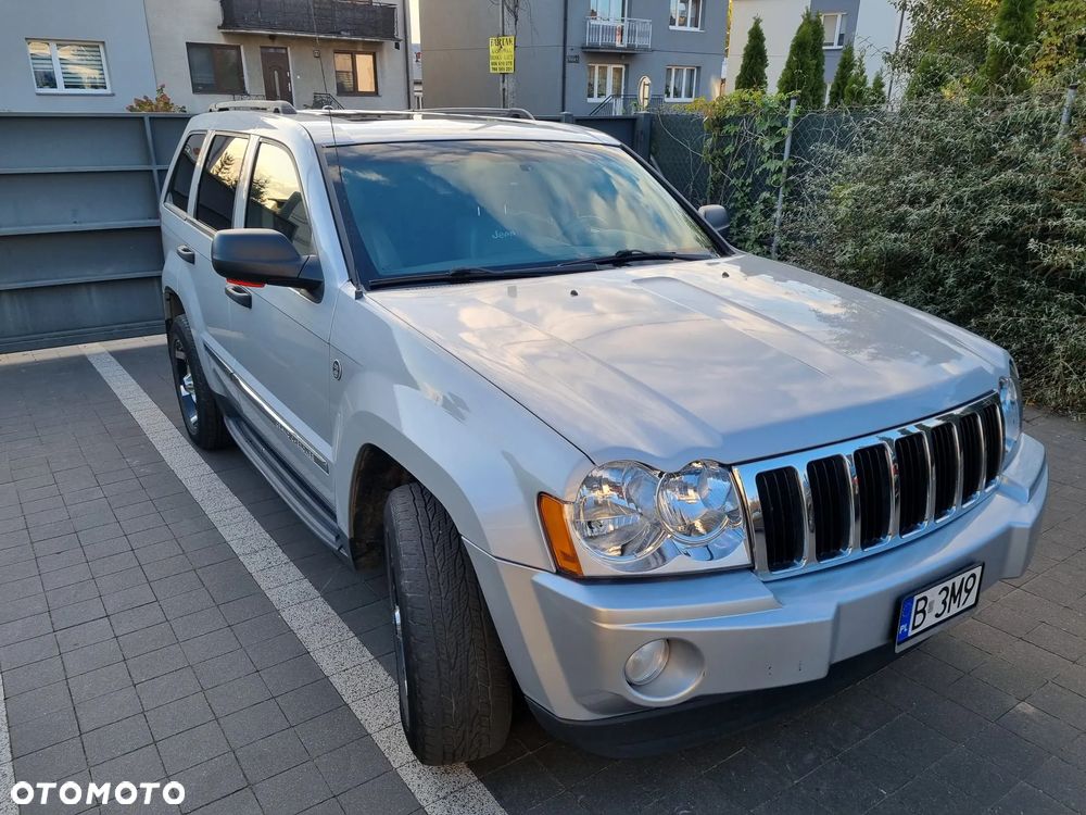 Jeep Grand Cherokee - 24
