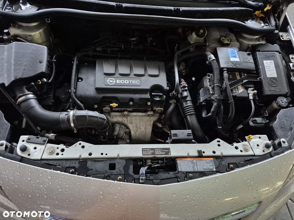 Opel Astra 2010 photo 3