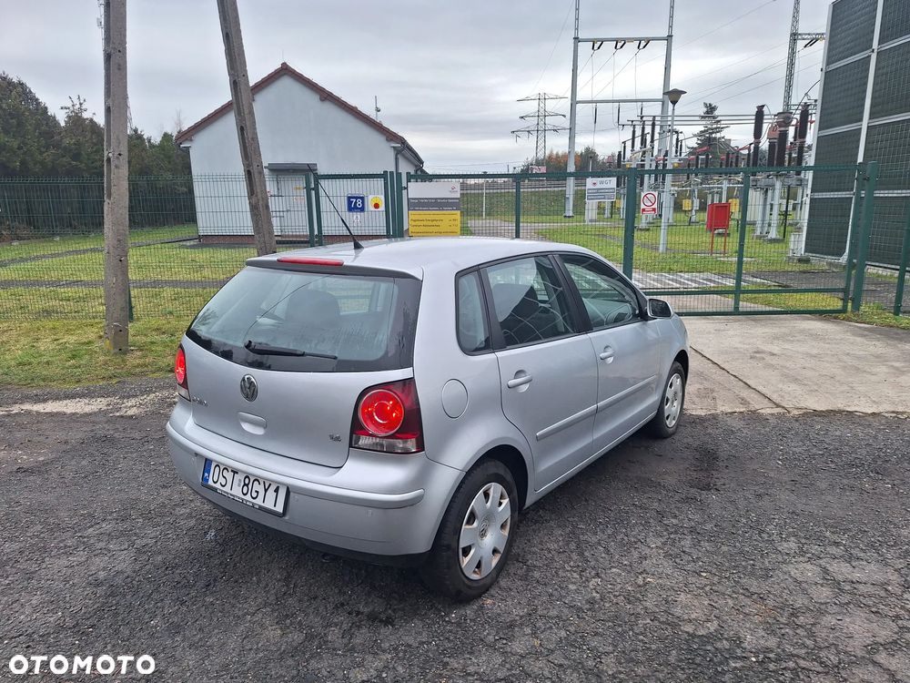 Volkswagen Polo 1.4 16V Trendline - 4
