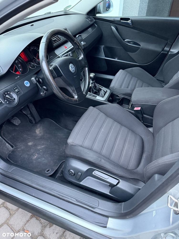 Volkswagen Passat - 21