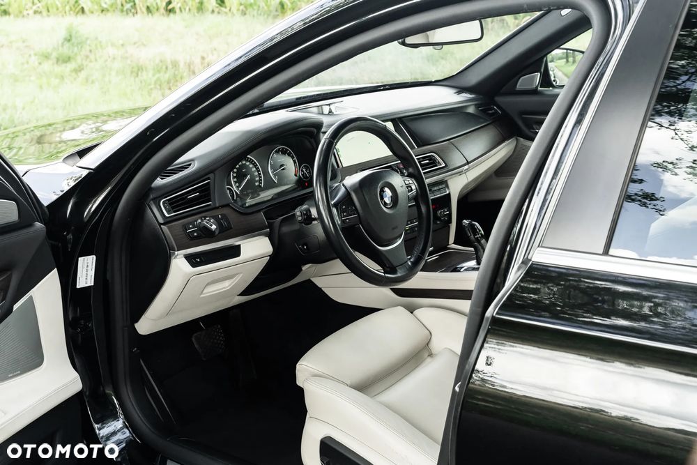 BMW Seria 7 750i xDrive - 21