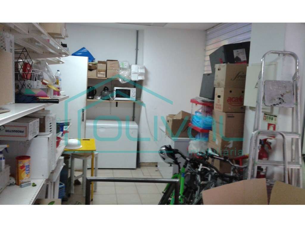 SUPERMERCADO EM ALVERCA - Grande imagem: 3/9