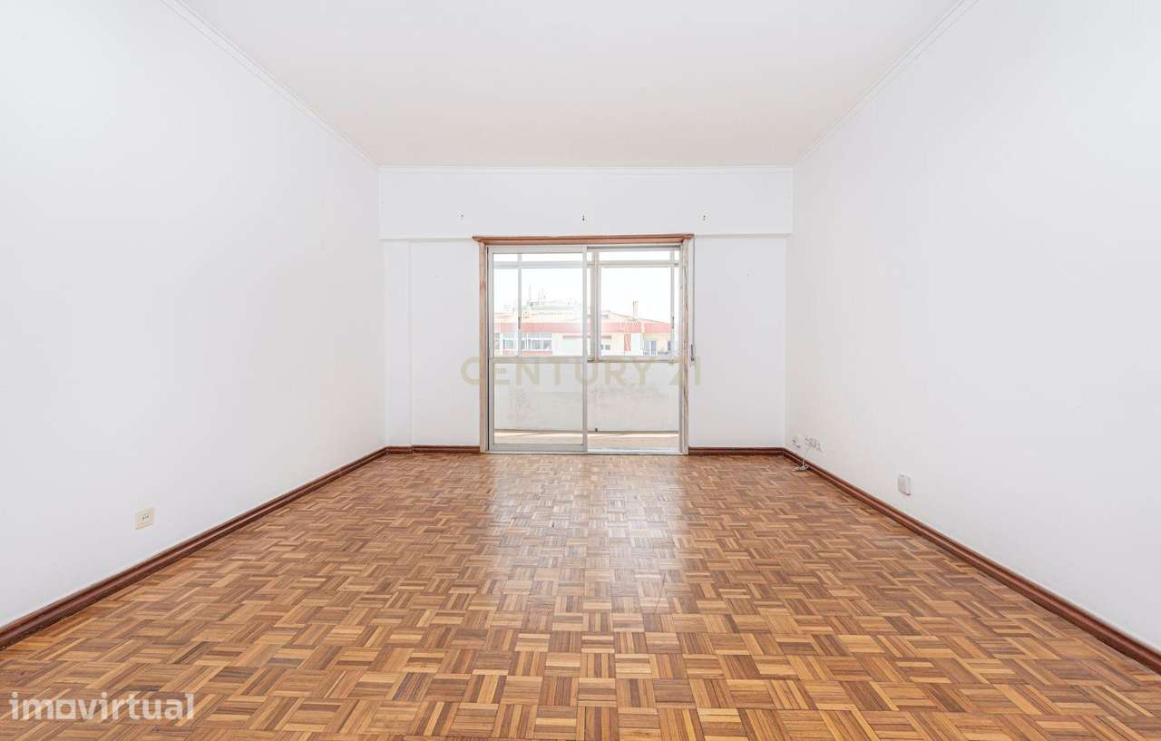 Apartamento T2 em Oeiras com Varanda e Boa Exposição Solar - Grande imagem: 2/26
