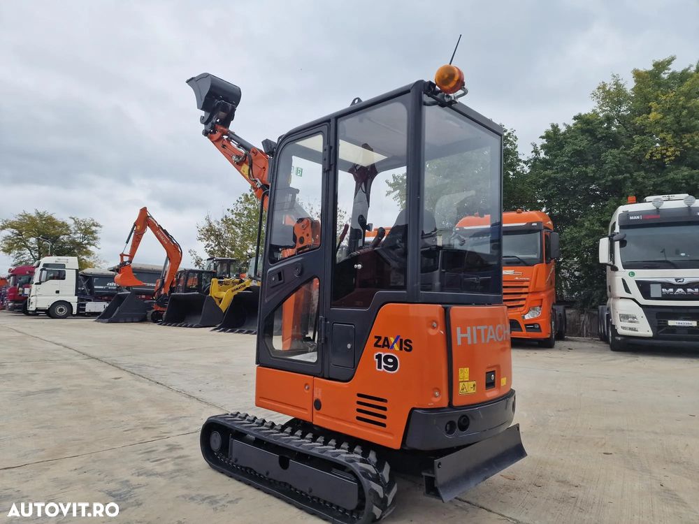 Hitachi ZX19, Masa operat 2tone, 2019, 1.596h, LAMA, CUPLA RAPIDA+3 CUPE, Senile extensibile, latime strans 0,98m, Inst picon, cabina, radio, senile 80% ok, STARE FOARTE BUNA, posibilitate leasing 4 ani, rata lunara 2.000 lei-PROMOTIE-17.900EUR+Tva - 29