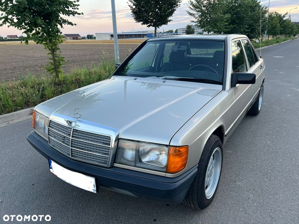 Mercedes-Benz W201 (190) - 1