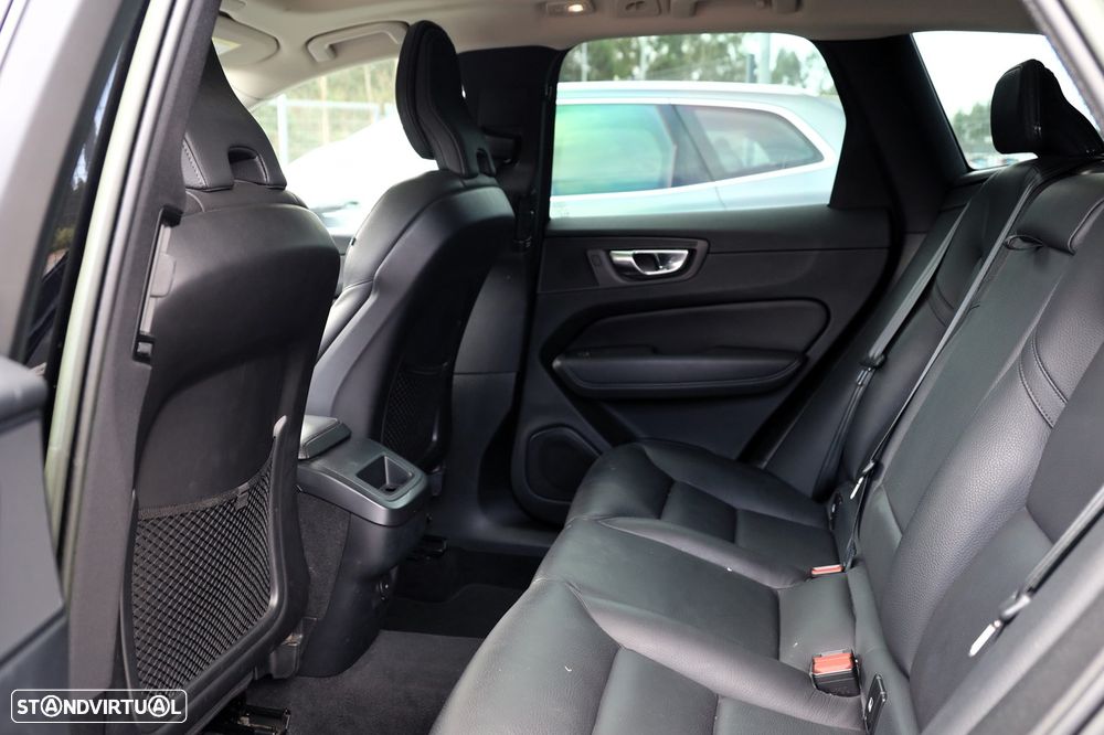 Volvo XC 60 2.0 B4 Plus Bright — fotografia 11