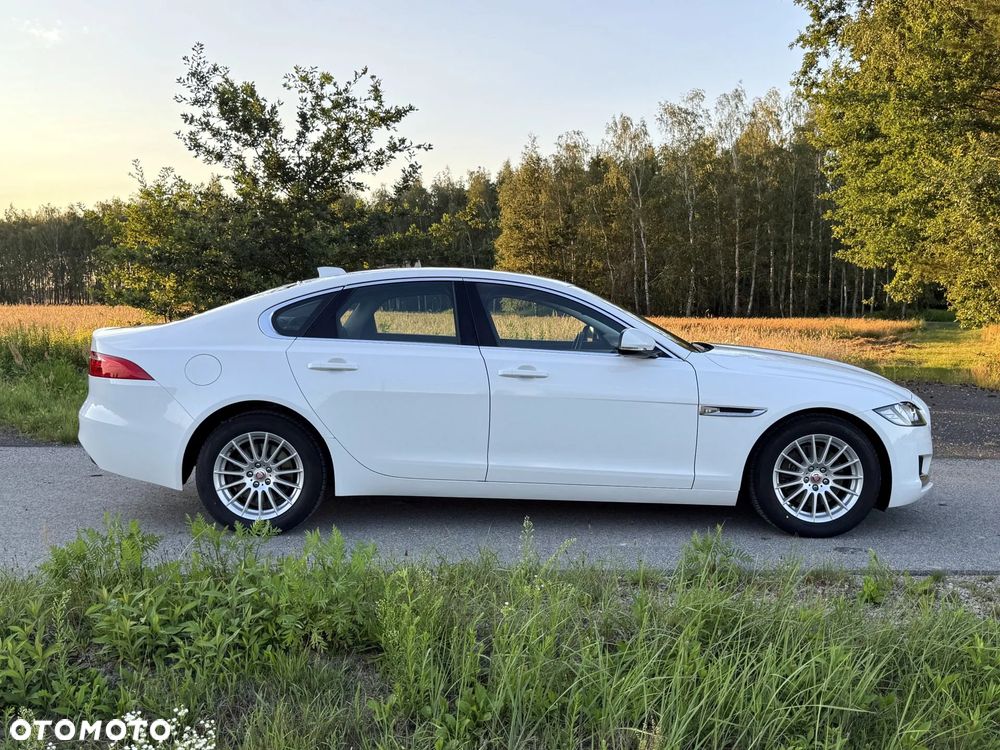 Jaguar XF 2.0 i4D AWD Prestige - 4