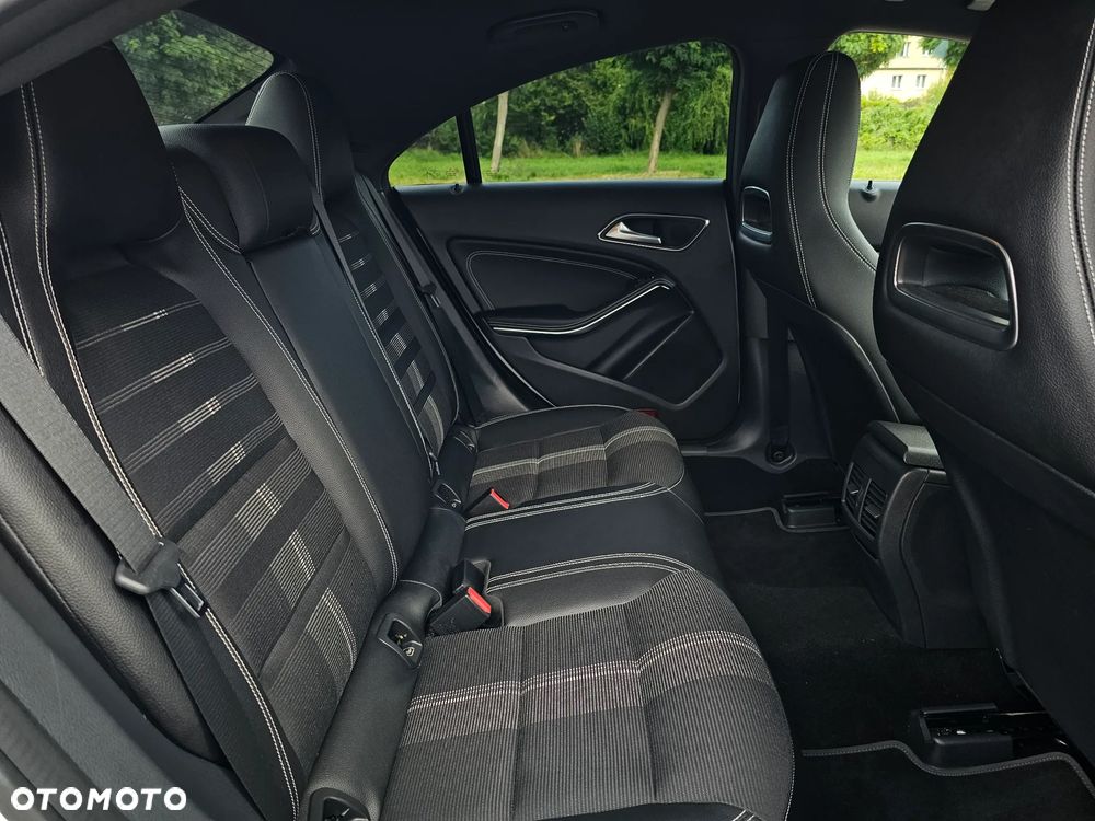 Mercedes-Benz CLA 200 7G-DCT - 16