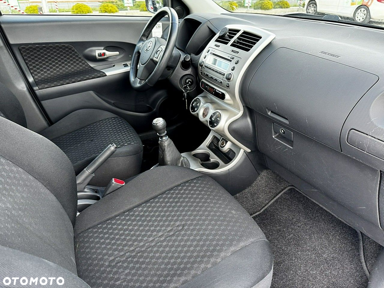 Toyota Urban Cruiser - 11