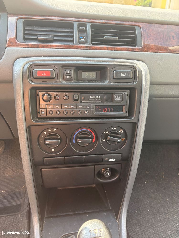 Honda Civic 1.4i — fotografia 8