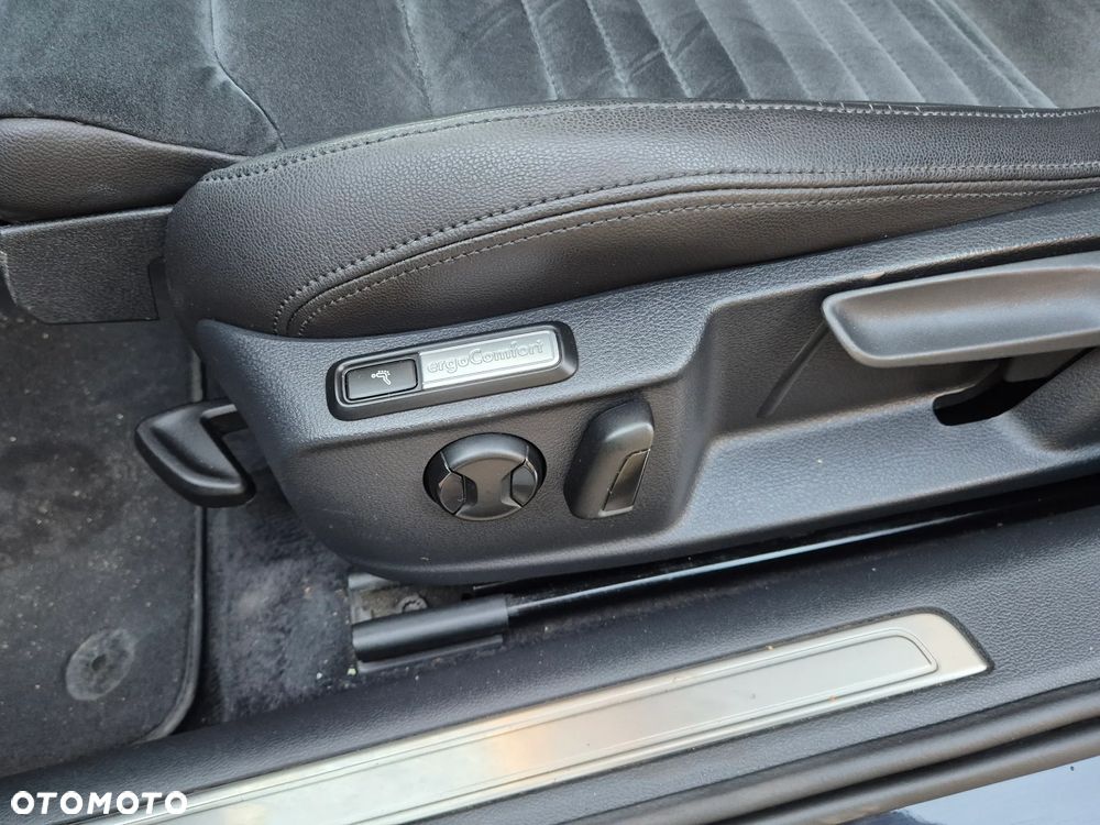 Volkswagen Passat 2.0 TDI Bi-Turbo BMT 4Mot Highline DSG - 24