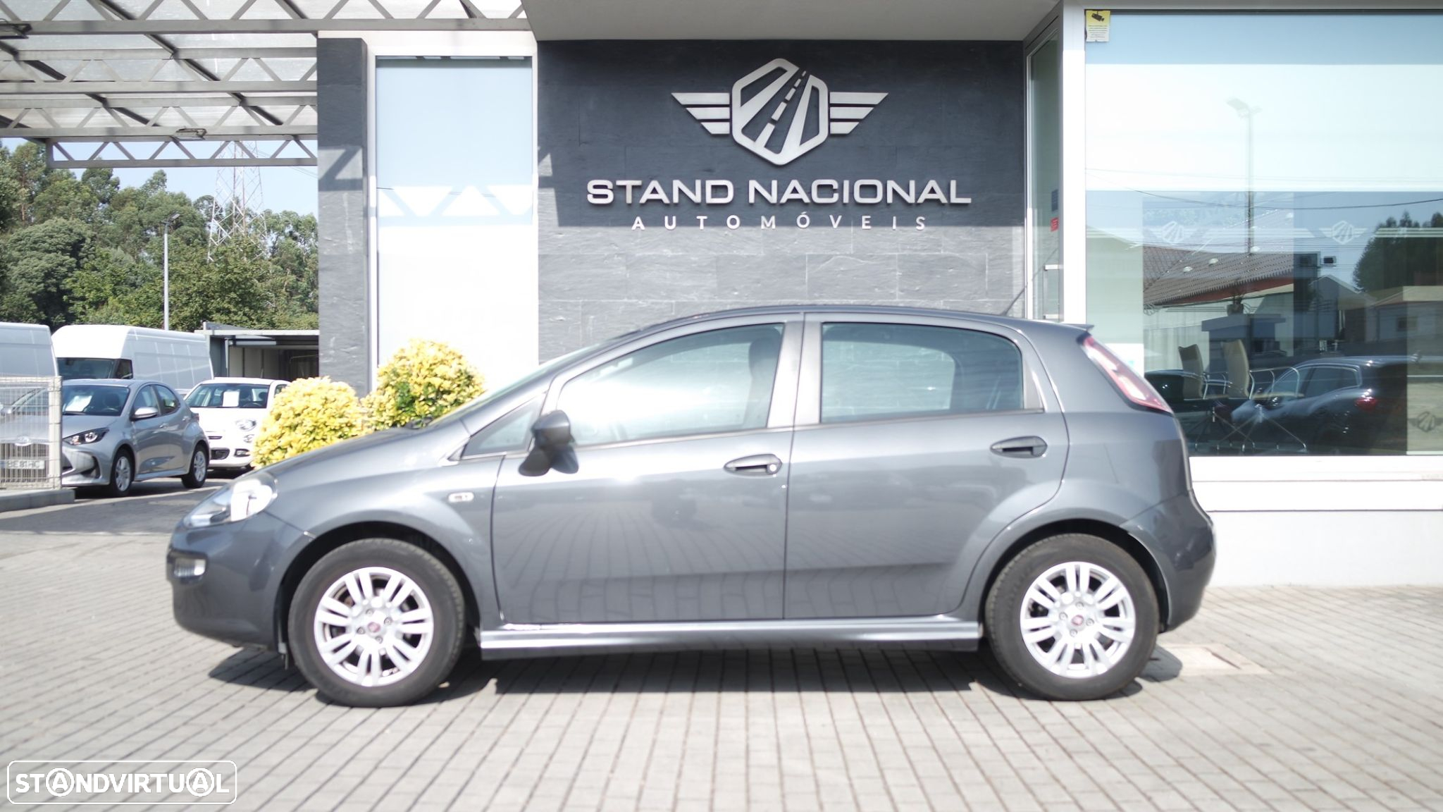 Fiat Punto 1.2 Young S&S - 9