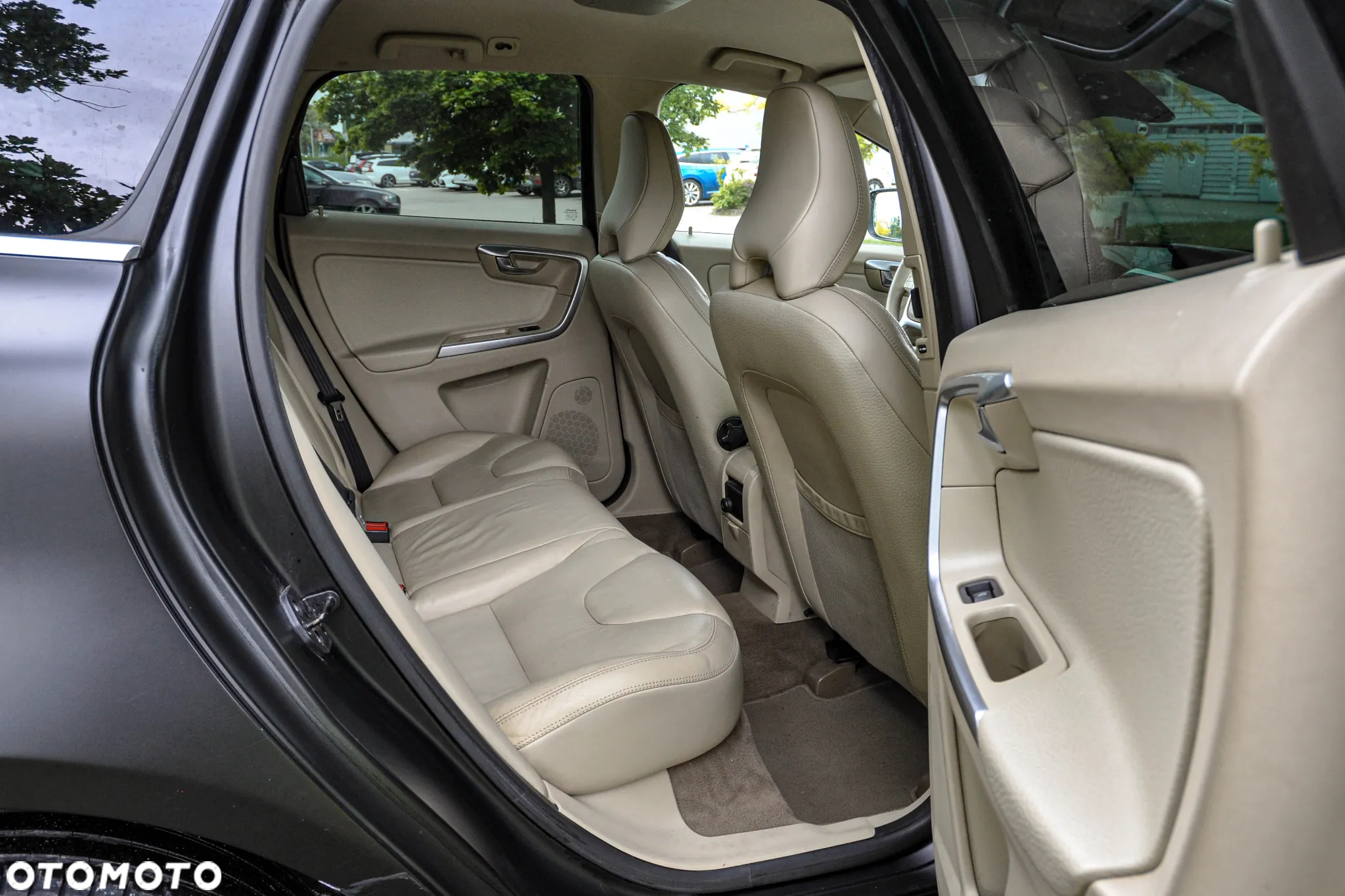 Volvo XC 60 DRIVe Momentum - 12