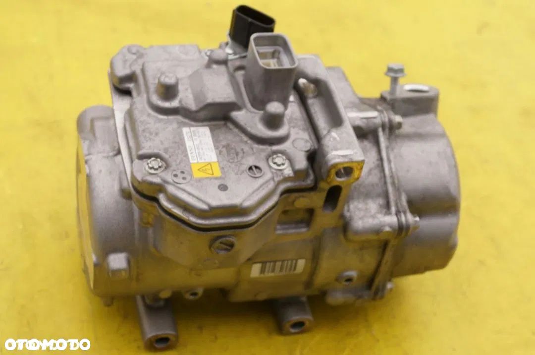 Sprężarka klimatyzacji 042200-0533 Lexus NX300H - 1