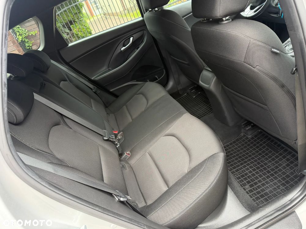 Hyundai i30 1.6 D Comfort DCT - 34