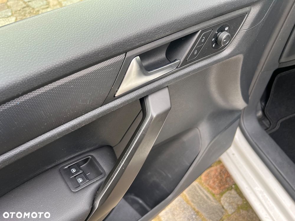 Volkswagen Caddy Maxi 2.0 TDI Comfortline DSG - 26