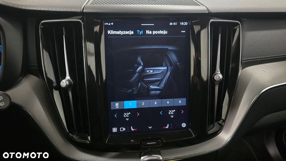 Volvo XC 60 B5 D AWD Ultimate Dark - 34