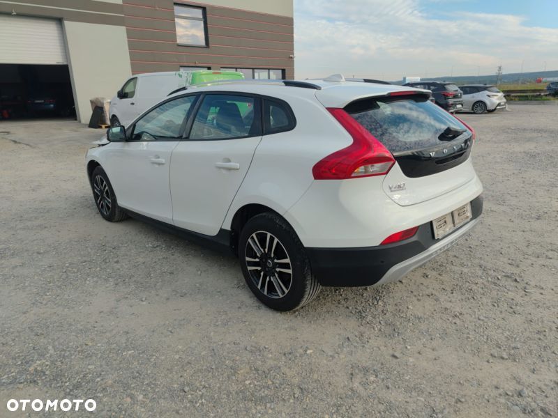 Volvo V40 Cross Country - 17