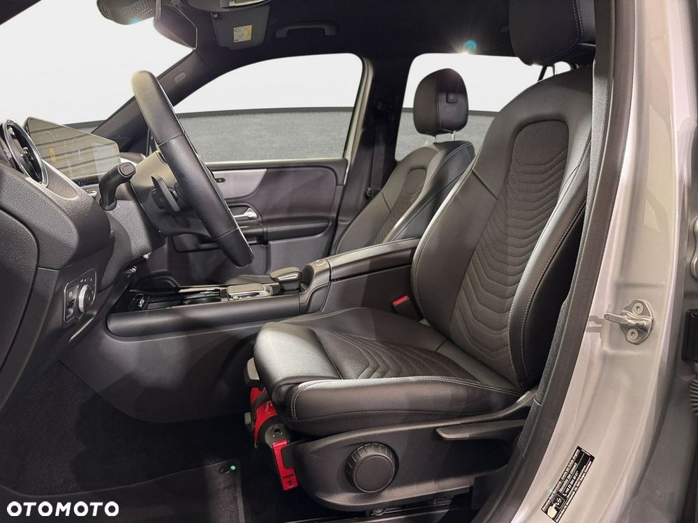 Mercedes-Benz GLB - 16