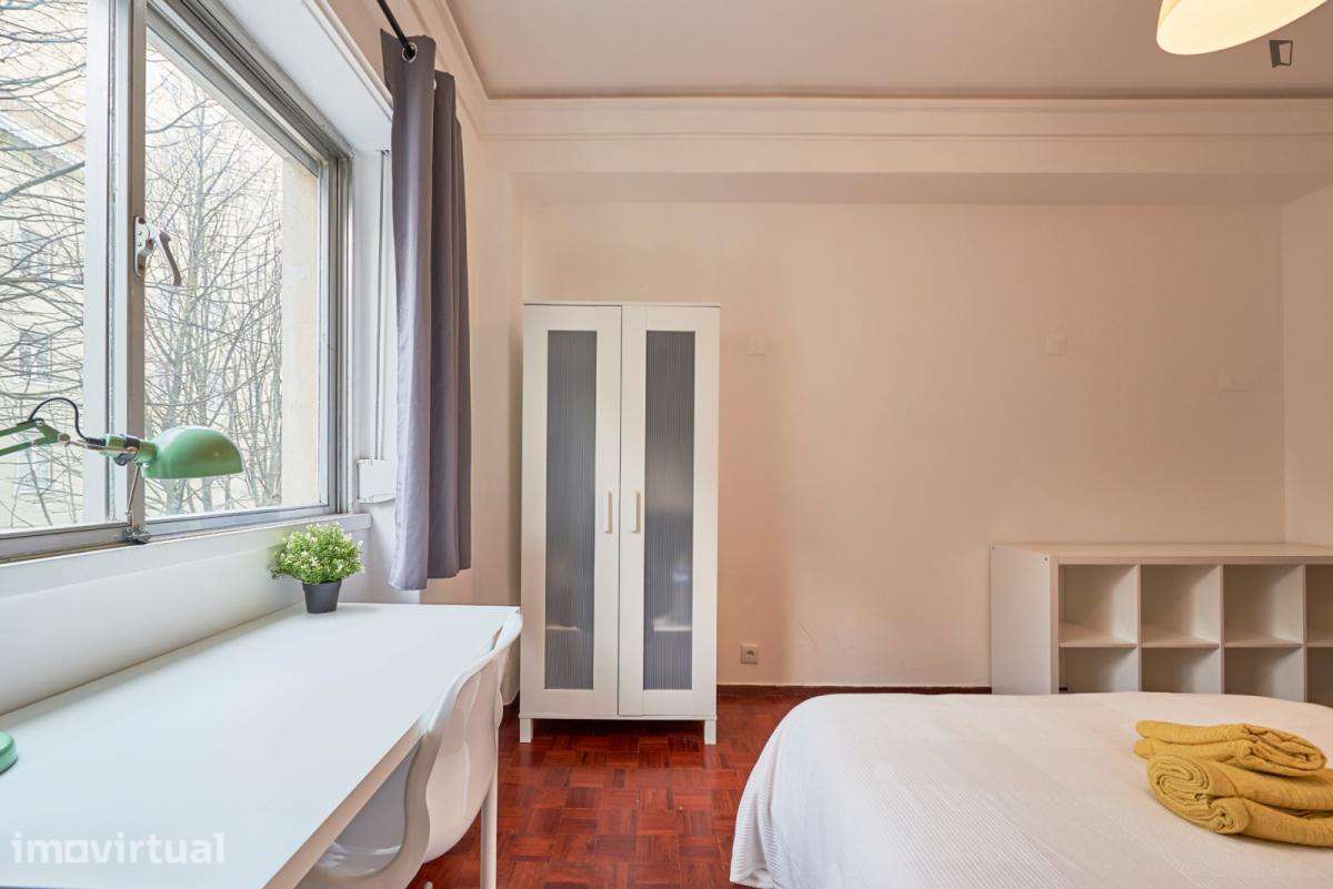 Quarto - localizado em Marquês de Pombal Lisbon - Grande imagem: 5/45