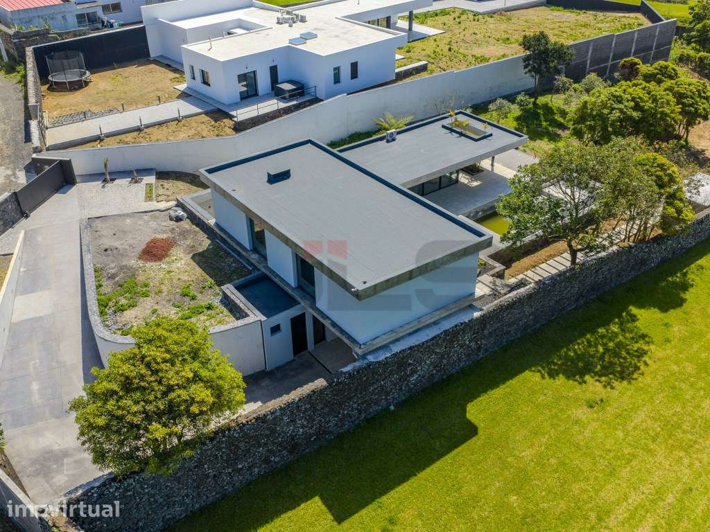 Moradia LUXURY em Betão Armado | Piscina Infinita | Vista Mar | Pon... - Grande imagem: 4/15