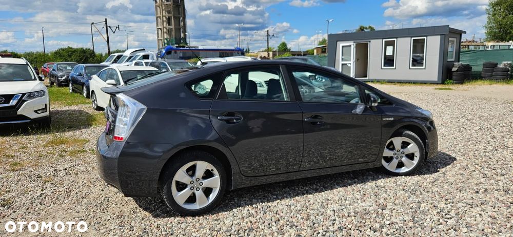 Toyota Prius (Hybrid) - 10