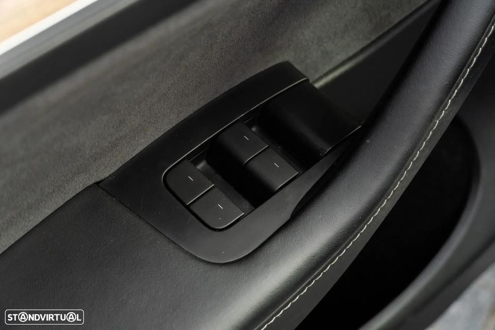 Tesla Model Y Long Range Dual Motor AWD - 47