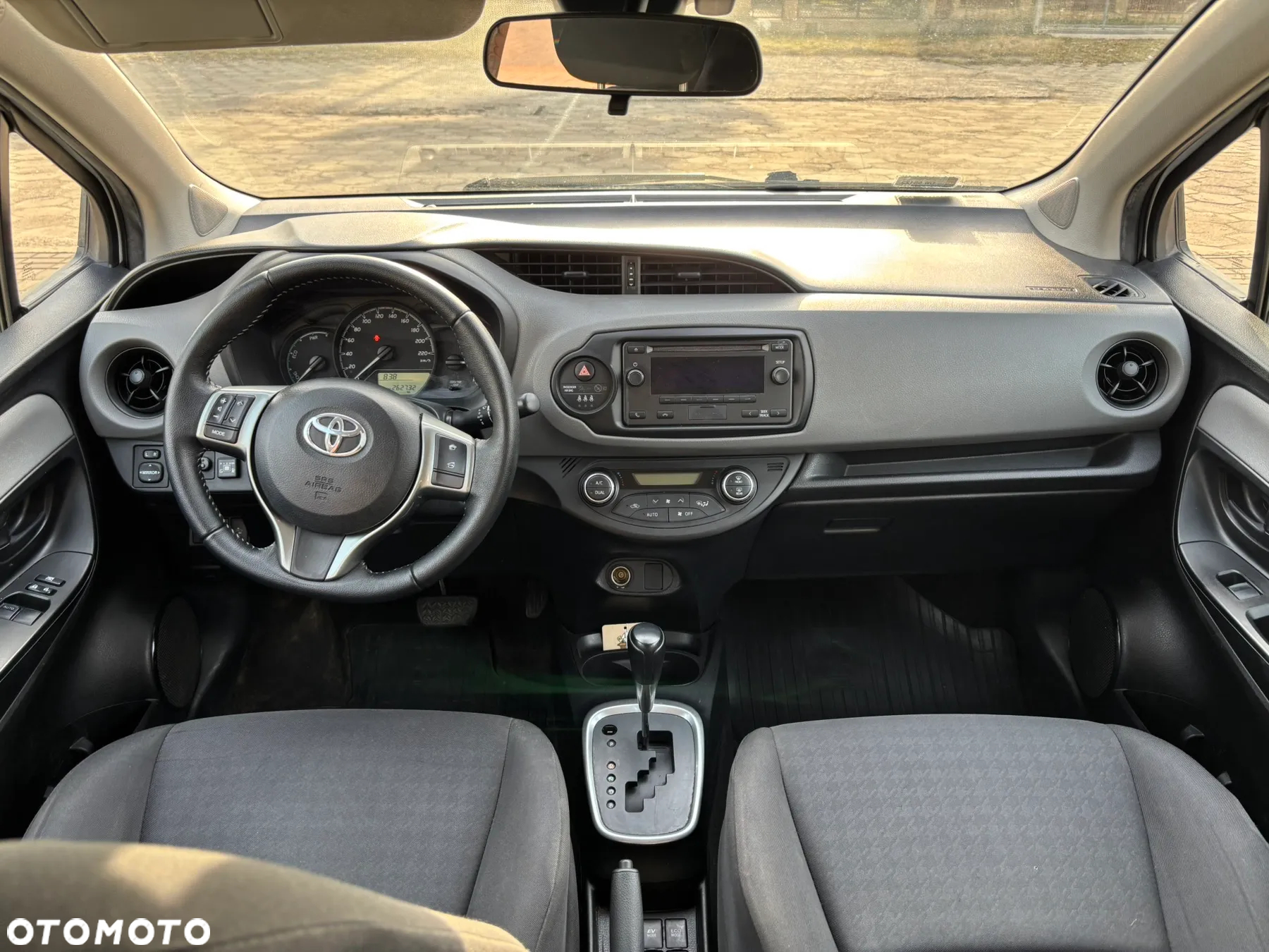 Toyota Yaris Hybrid 100 Premium - 4