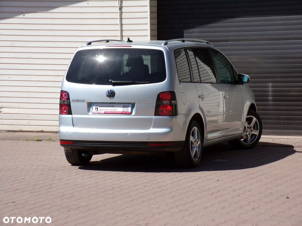 Volkswagen Touran - 10
