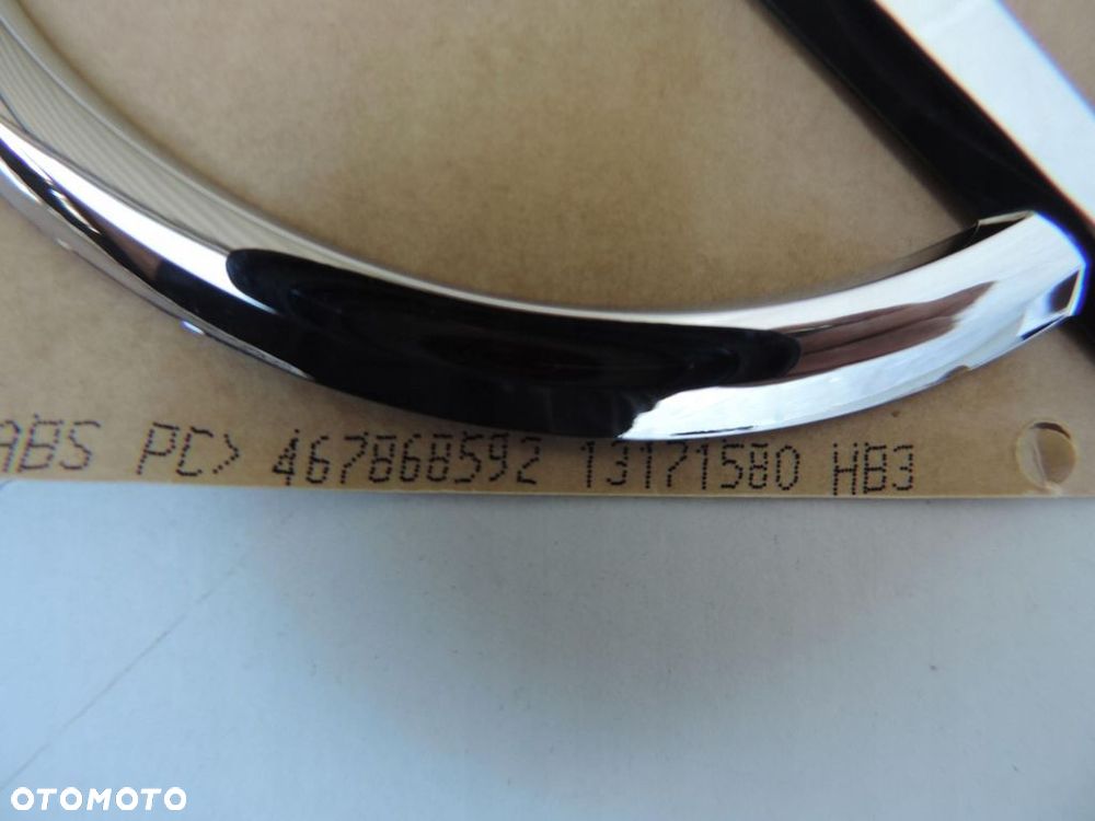 ZNACZEK EMBLEMAT KLAPY TYŁ OPEL ASTRA H HB 13171580 98183077 NOWY ORYGINAŁ - 2