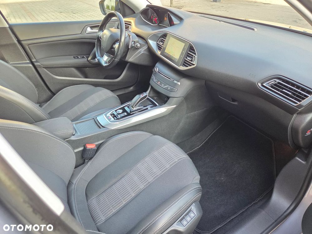 Peugeot 308 PureTech 130 GPF EAT8 Stop & Start Allure Business-Paket - 19