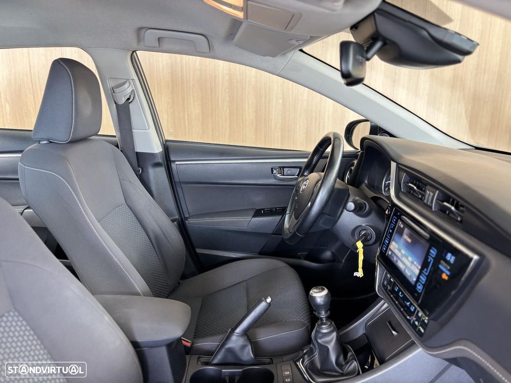 Toyota Corolla - 12